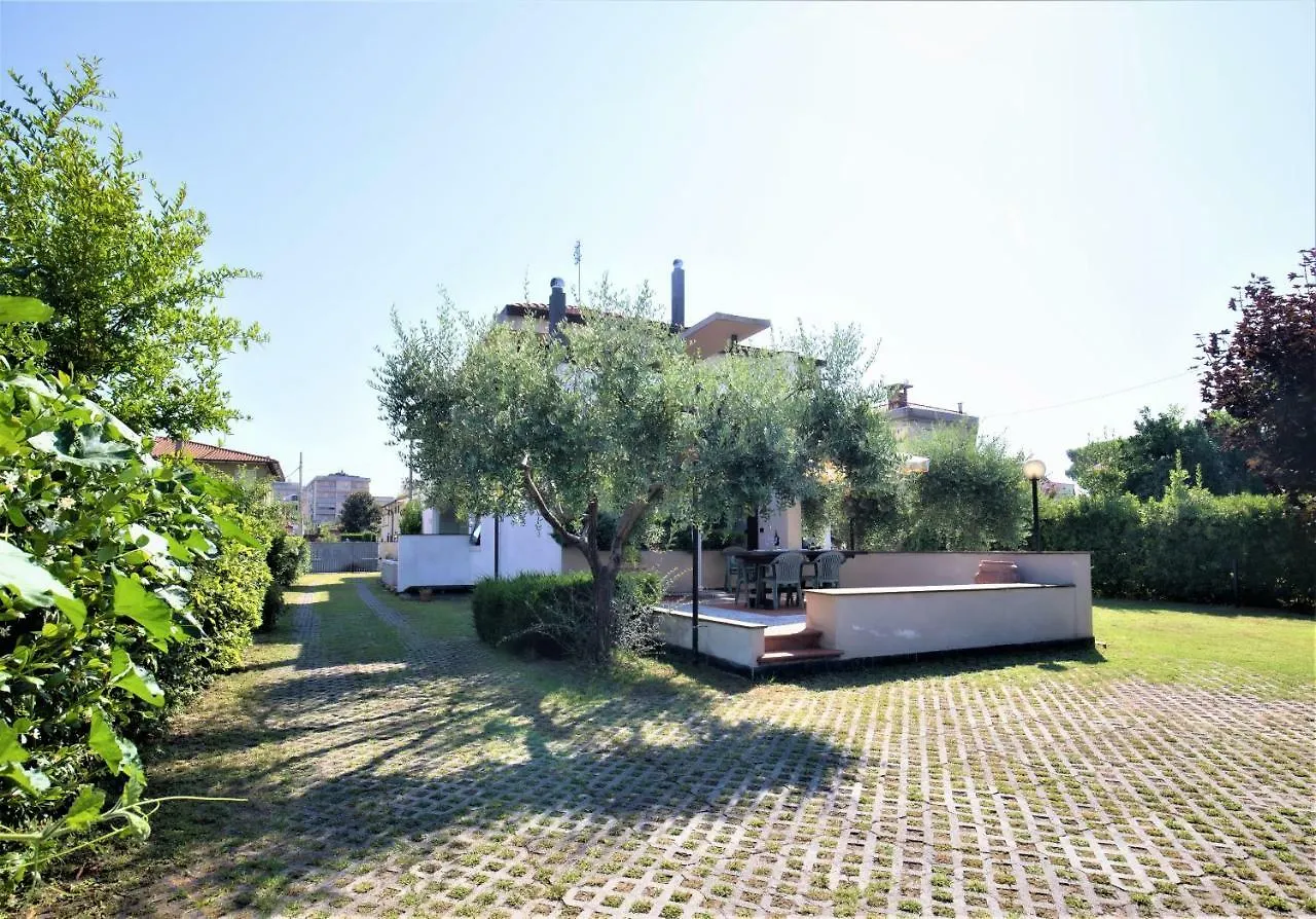 B&B Villa Apuana Marina Di Carrara 0*,