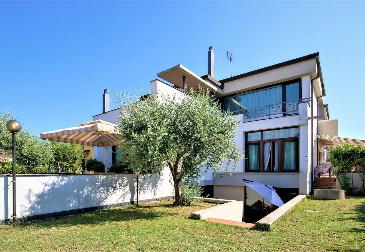 B&B Villa Apuana Marina Di Carrara 0*,  Italy