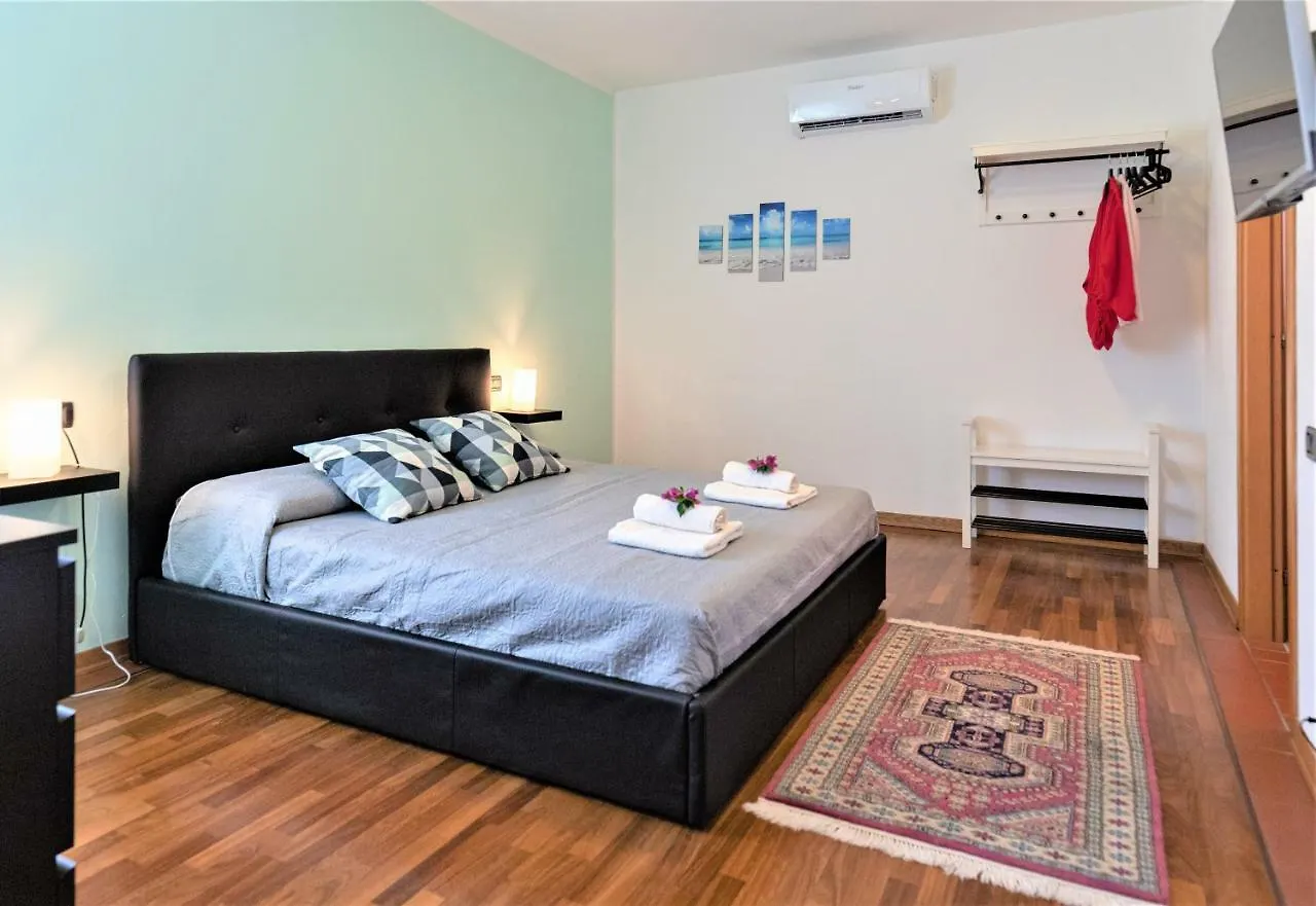 B&B Villa Apuana Marina Di Carrara Bed & Breakfast